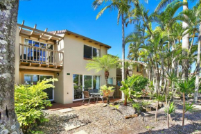 Resort Style - The Oasis Resort Villa 7, 2 Landsborough Pde